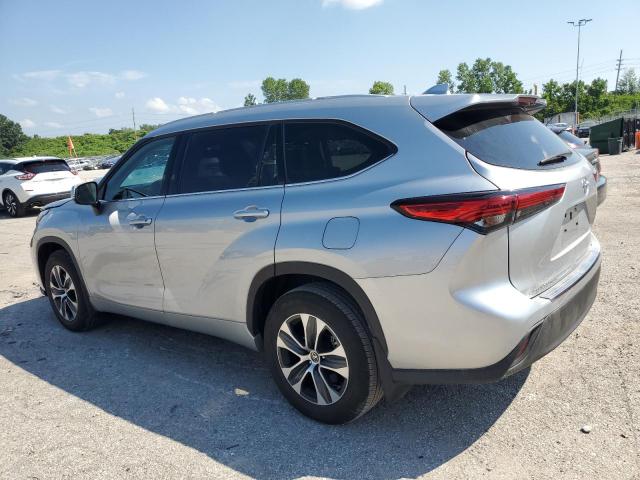 5TDGZRBH9NS191157 - 2022 TOYOTA HIGHLANDER XLE SILVER photo 2