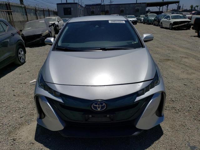 JTDKARFP7H3066456 - 2017 TOYOTA PRIUS PRIM SILVER photo 5
