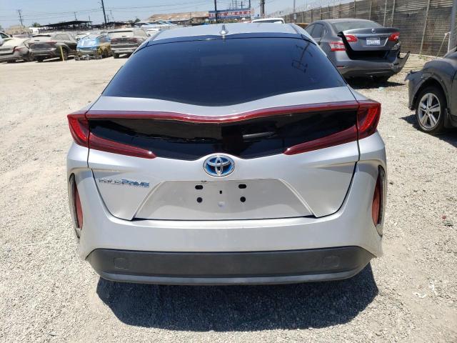 JTDKARFP7H3066456 - 2017 TOYOTA PRIUS PRIM SILVER photo 6