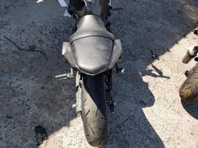 ML5EXER10PDA87344 - 2023 KAWASAKI EX650 R Графитовый фото 6