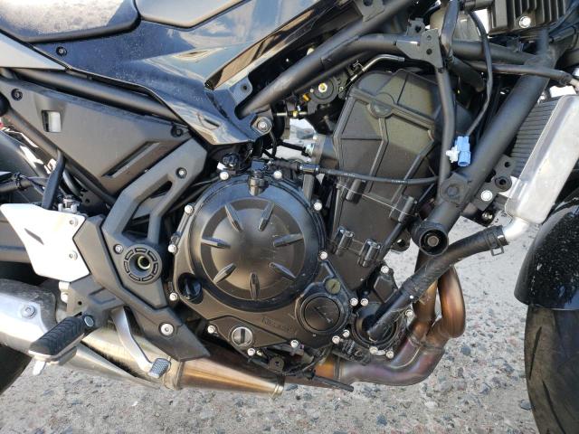 ML5EXER10PDA87344 - 2023 KAWASAKI EX650 R Графитовый фото 7