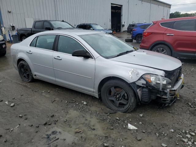 1G1ZB5E18BF188324 - 2011 CHEVROLET MALIBU LS Plata foto 4
