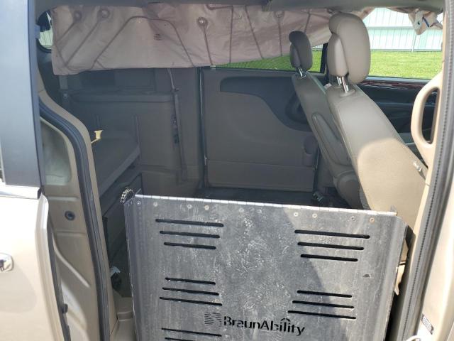 2C4RC1CG9GR283236 - 2016 CHRYSLER TOWN & COU TOURING L GOLD photo 11