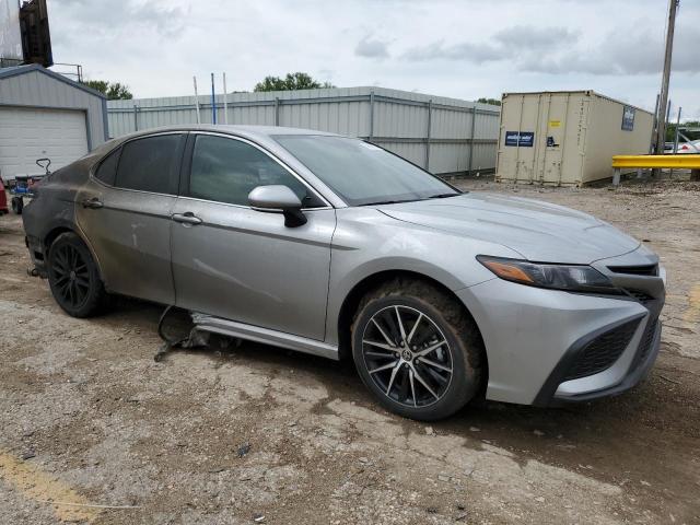 4T1T11AK0RU248637 - 2024 TOYOTA CAMRY SE NIGHT SHADE SILVER photo 4