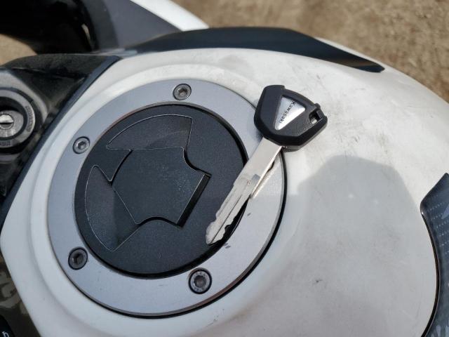 JKAEXEE12FDA18269 - 2015 KAWASAKI EX650 E WHITE photo 8