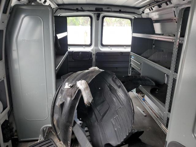 1GCWGAFP3M1302804 - 2021 CHEVROLET EXPRESS G2 WHITE photo 10