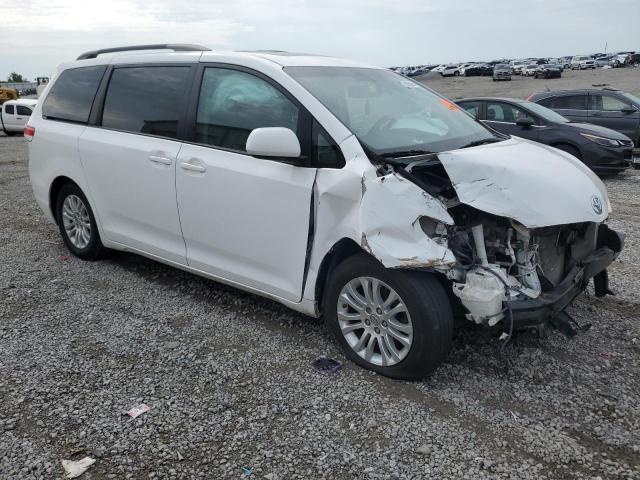 5TDYK3DC4DS380692 - 2013 TOYOTA SIENNA XLE WHITE photo 4