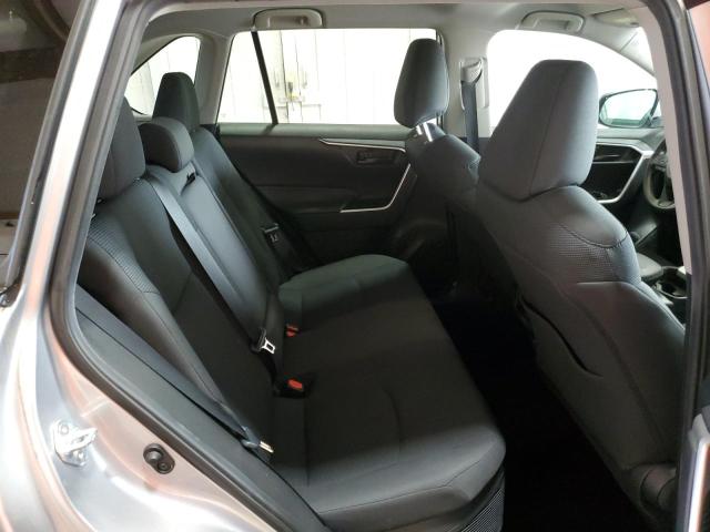 4T3MWRFV0MU028082 - 2021 TOYOTA RAV4 LE 银色 照片 11