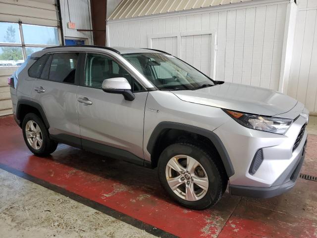 4T3MWRFV0MU028082 - 2021 TOYOTA RAV4 LE 银色 照片 4