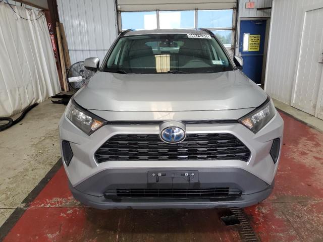 4T3MWRFV0MU028082 - 2021 TOYOTA RAV4 LE 银色 照片 5