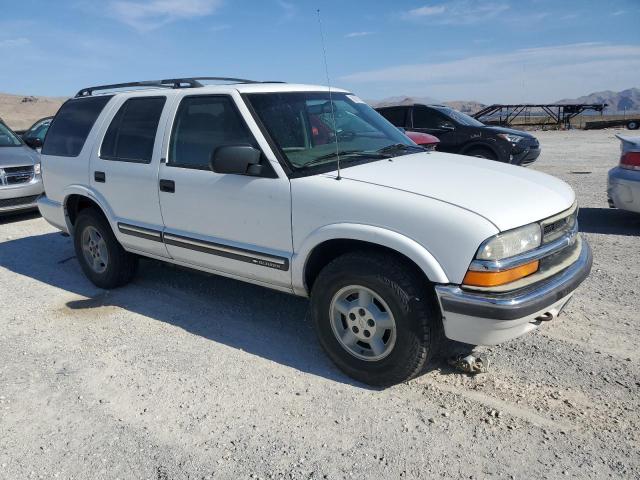 1GNDT13W1YK139253 - 2000 CHEVROLET BLAZER WHITE photo 4