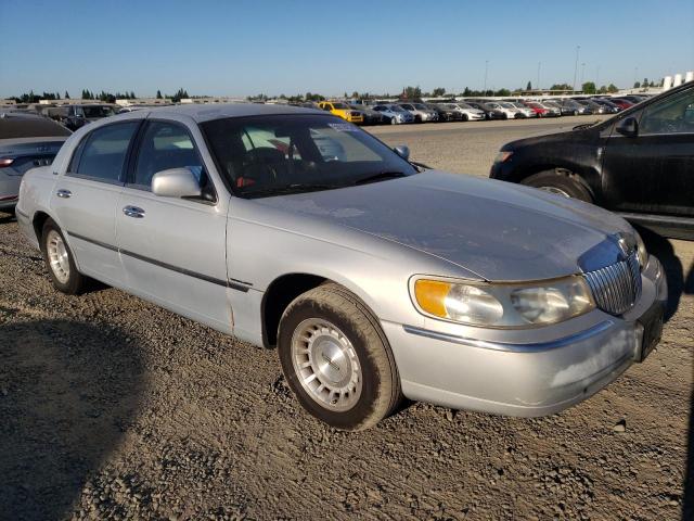 1LNHM81WXXY670218 - 1999 LINCOLN TOWN CAR EXECUTIVE SILVER photo 4