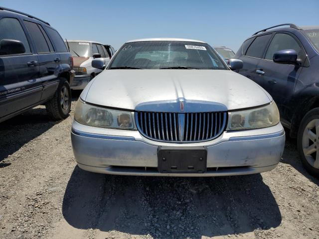 1LNHM81WXXY670218 - 1999 LINCOLN TOWN CAR EXECUTIVE SILVER photo 5