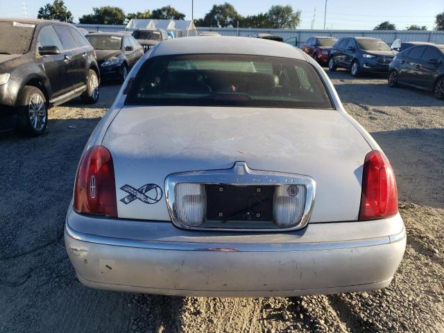 1LNHM81WXXY670218 - 1999 LINCOLN TOWN CAR EXECUTIVE SILVER photo 6