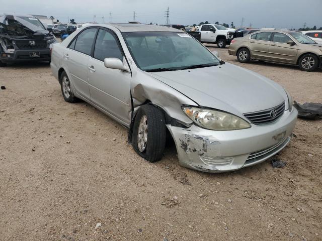 4T1BE32KX5U420662 - 2005 TOYOTA CAMRY LE SILVER photo 4