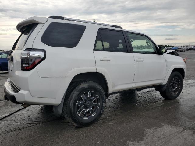 JTEBU5JR2G5307895 - 2016 TOYOTA 4RUNNER SR5/SR5 PREMIUM WHITE photo 3