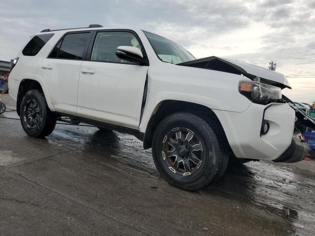 JTEBU5JR2G5307895 - 2016 TOYOTA 4RUNNER SR5/SR5 PREMIUM WHITE photo 4