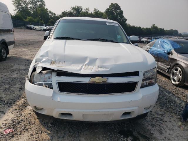 1GNSKBE09BR386138 - 2011 CHEVROLET TAHOE K1500 LT WHITE photo 5