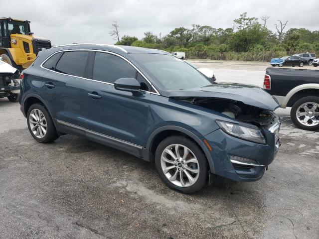 5LMCJ2C9XKUL39630 - 2019 LINCOLN MKC SELECT ლურჯი ფოტო 4