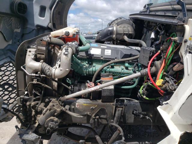 4V4NC9EH6PN330954 - 2023 VOLVO VN VNL WHITE photo 7