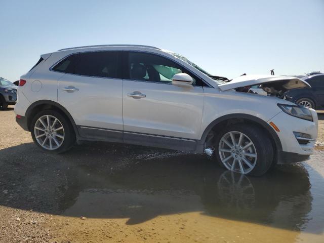 5LMCJ3C91KUL45435 - 2019 LINCOLN MKC RESERVE WHITE photo 4