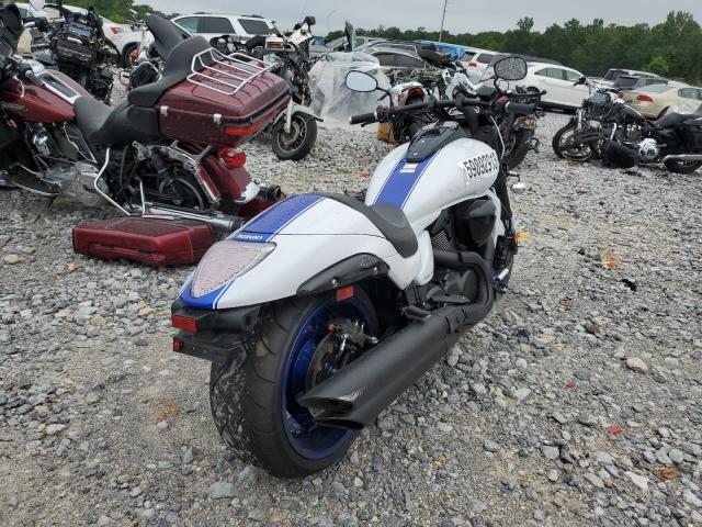 JS1VY53A1K7100824 - 2019 SUZUKI VZR1800 WHITE photo 4