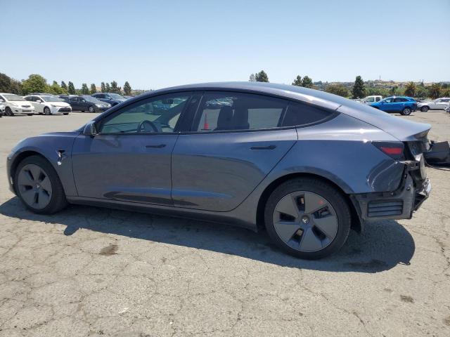 5YJ3E1EB2NF319634 - 2022 TESLA MODEL 3 Gris photo 2