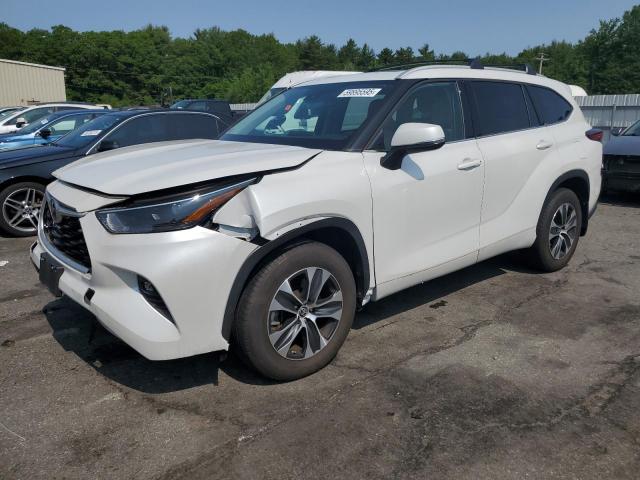 2022 TOYOTA HIGHLANDER XLE, null