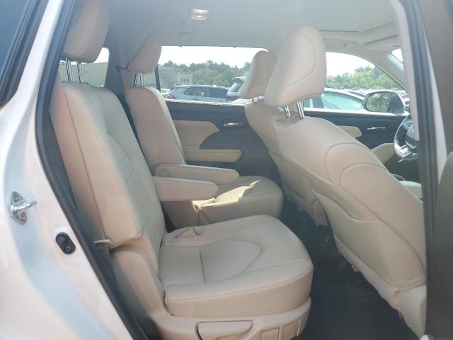 5TDHZRBH3NS589002 - 2022 TOYOTA HIGHLANDER XLE WHITE photo 11