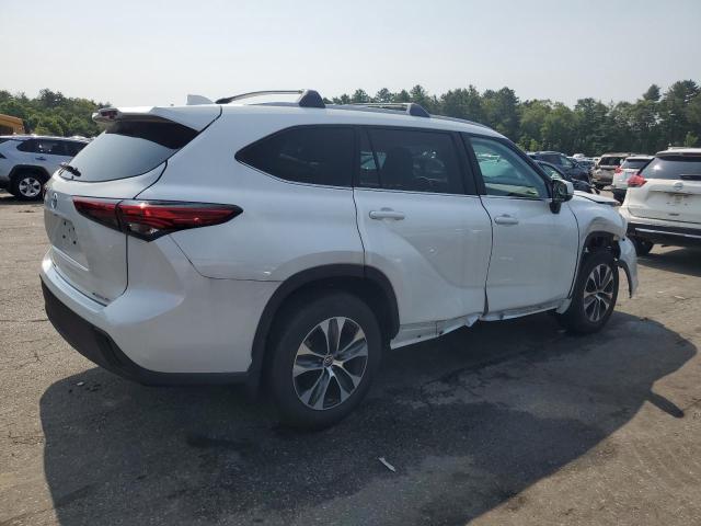5TDHZRBH3NS589002 - 2022 TOYOTA HIGHLANDER XLE WHITE photo 3