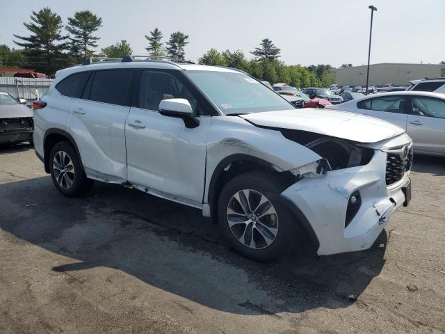 5TDHZRBH3NS589002 - 2022 TOYOTA HIGHLANDER XLE WHITE photo 4