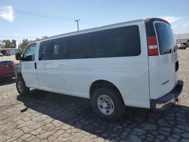 1GAZGPFG2H1219248 - 2017 CHEVROLET EXPRESS G3 LT WHITE photo 2