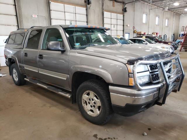 2GCEK13Z071120833 - 2007 CHEVROLET SILVERADO2 K1500 CLASSIC CREW CAB GRAY photo 4