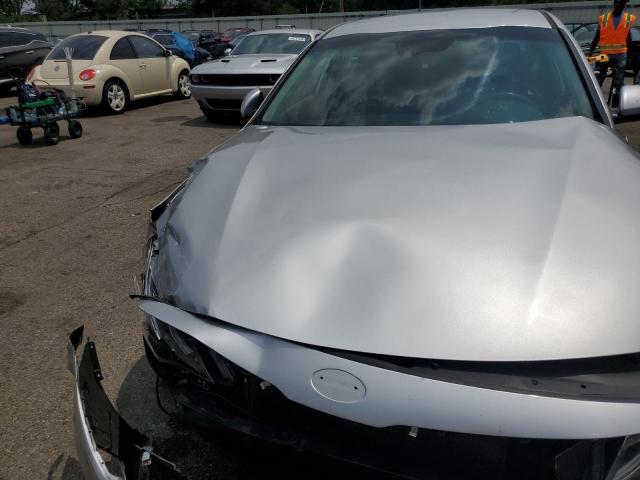 5XXGT4L32KG349326 - 2019 KIA OPTIMA LX SILVER photo 11