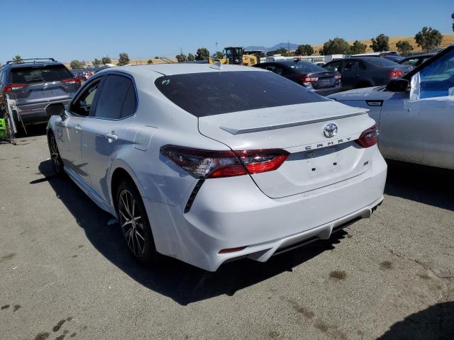 4T1G11AK4PU130718 - 2023 TOYOTA CAMRY SE NIGHT SHADE WHITE photo 2
