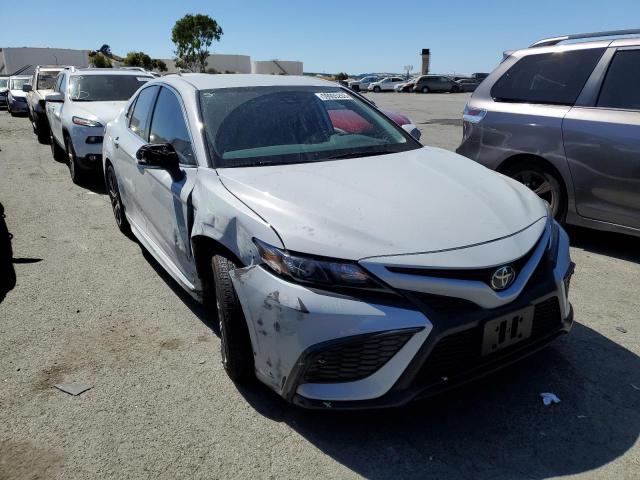 4T1G11AK4PU130718 - 2023 TOYOTA CAMRY SE NIGHT SHADE WHITE photo 4