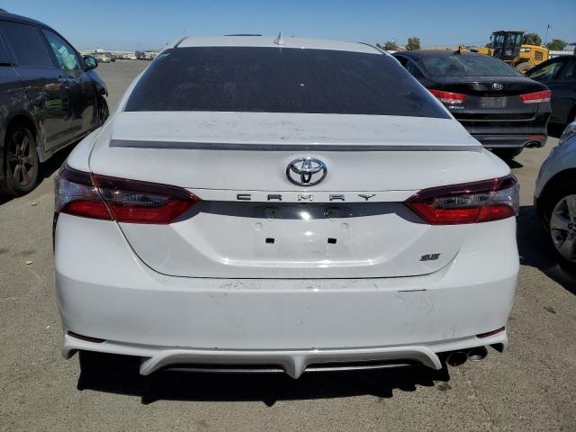 4T1G11AK4PU130718 - 2023 TOYOTA CAMRY SE NIGHT SHADE WHITE photo 6