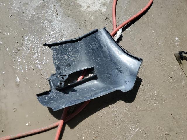 JTLKT324254021843 - 2005 TOYOTA SCION XB TWO TONE photo 12