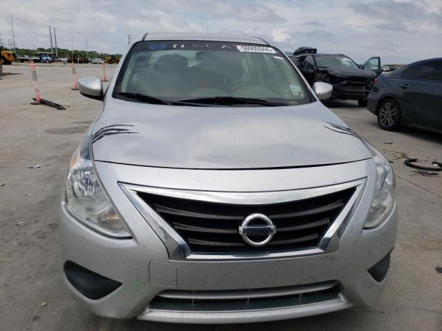 3N1CN7APXKL818976 - 2019 NISSAN VERSA S SILVER photo 5