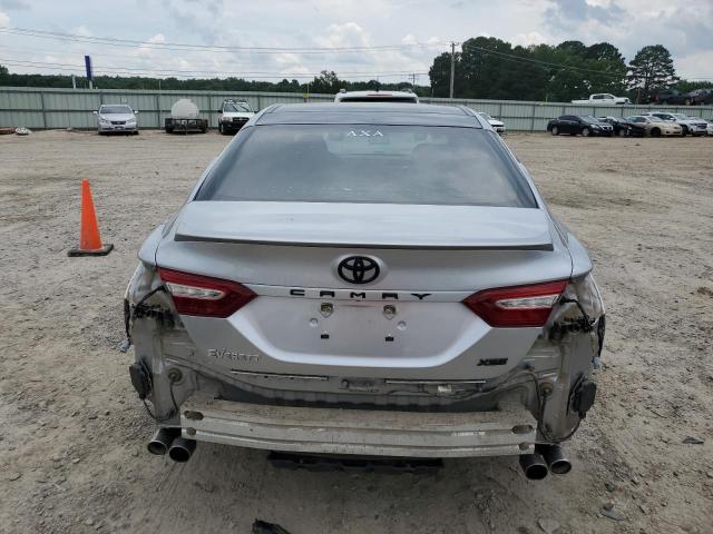 4T1B61HK7JU023915 - 2018 TOYOTA CAMRY XSE SILVER photo 6