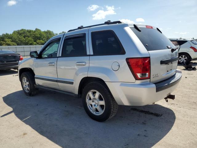 1J8GR48K48C221492 - 2008 JEEP GRAND CHER LAREDO SILVER photo 2