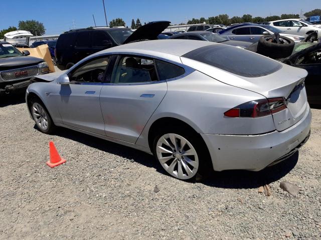 5YJSA1E18GF148969 - 2016 TESLA MODEL S Сріблястий фото 2
