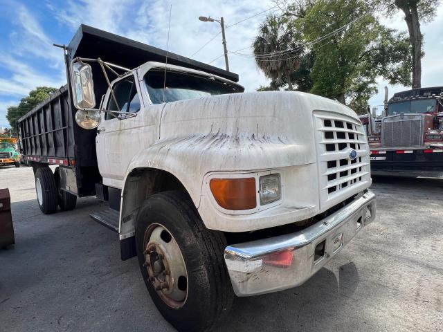 1FDNF80C8WVA08979 - 1998 FORD F800 WHITE photo 1