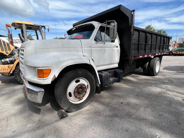 1FDNF80C8WVA08979 - 1998 FORD F800 WHITE photo 2