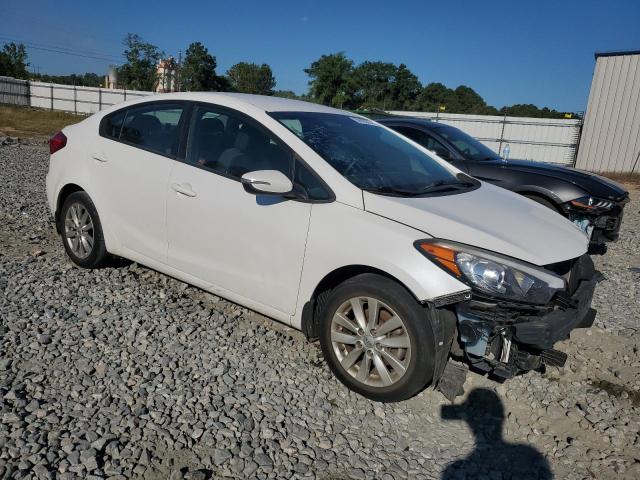 KNAFX4A61E5250886 - 2014 KIA FORTE LX WHITE photo 4