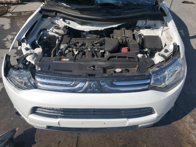 JA4AZ3A36EZ005656 - 2014 MITSUBISHI OUTLANDER SE WHITE photo 11