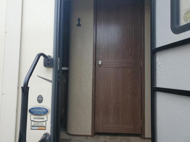 4YDT3252XH1531980 - 2017 KEYSTONE SPRINTER BROWN photo 5