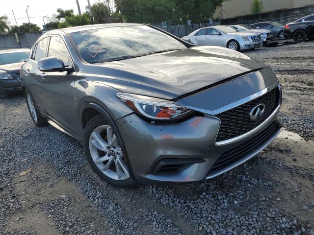 SJKCH5CP3JA056194 - 2018 INFINITI QX30 BASE SILVER photo 1