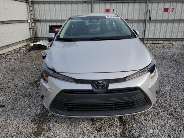 5YFB4MDE4PP074158 - 2023 TOYOTA COROLLA LE 银色 照片 5