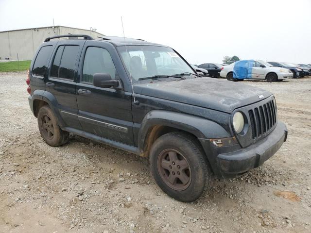 1J4GK38K85W650029 - 2005 JEEP LIBERTY RENEGADE BLACK photo 4